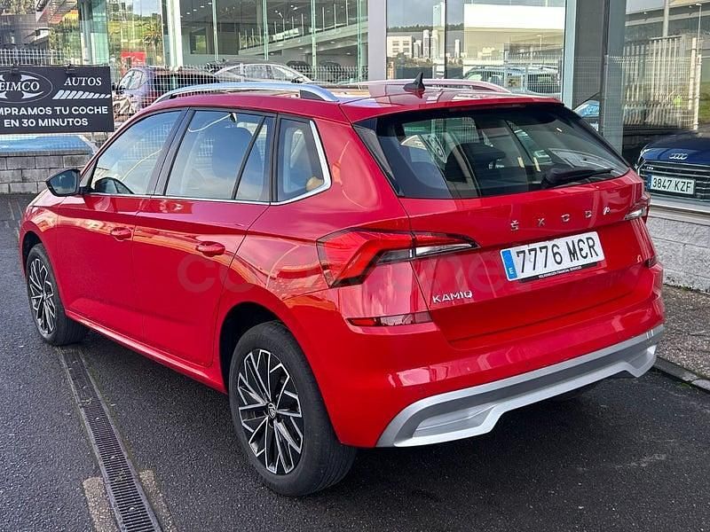 Usado Skoda Kamiq Ambition 110 CV (80 kW) 2022 Rojo SUV