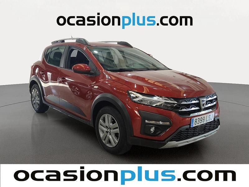 Usado Dacia Sandero Comfort 91 CV (66 kW) 2021 Rojo Utilitario