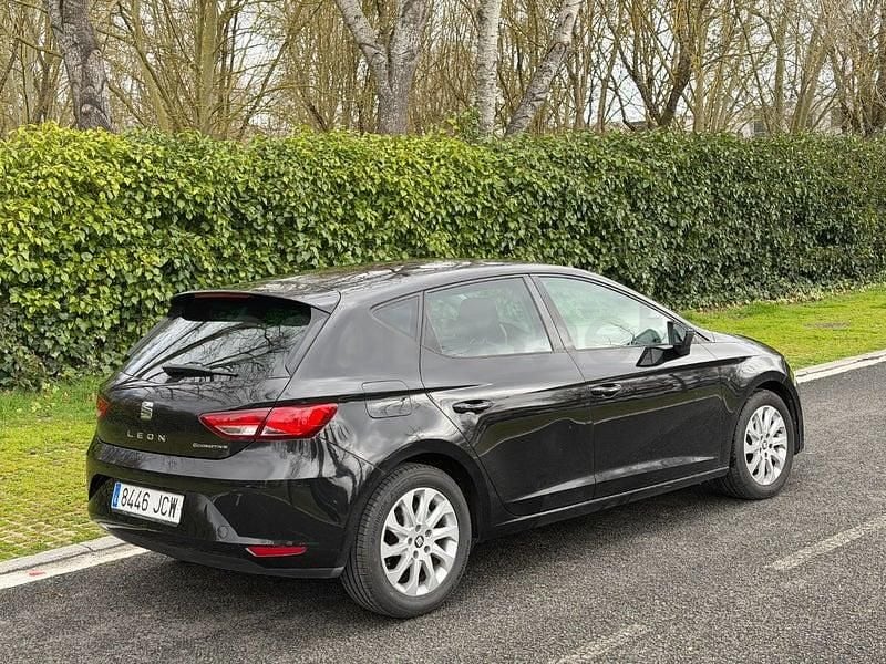 Usado Seat Leon Ecomotive 110 CV (80 kW) 2015 Negro Berlina