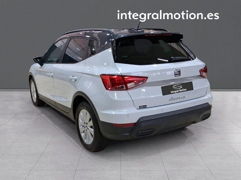 Usado Seat Arona Style 110 CV (80 kW) 2022 Blanco SUV