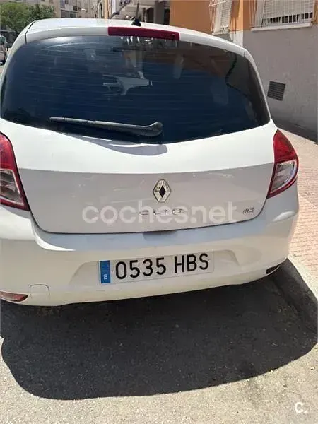 Usado Renault Clio II Business 75 CV (55 kW) 2011 Blanco Berlina