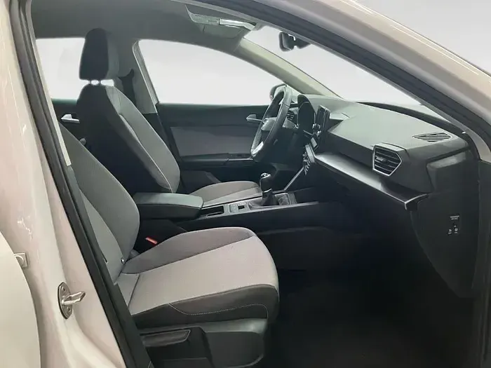 Usado Seat Leon Style 110 CV (80 kW) 2022 Blanco Berlina