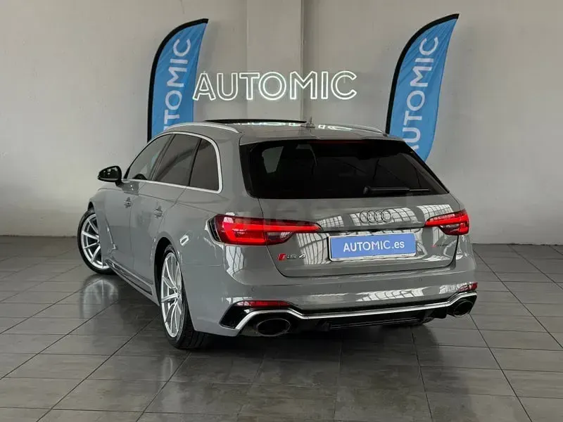Usado Audi RS4 S-Line 450 CV (330 kW) 2019 Gris / plata Familiar