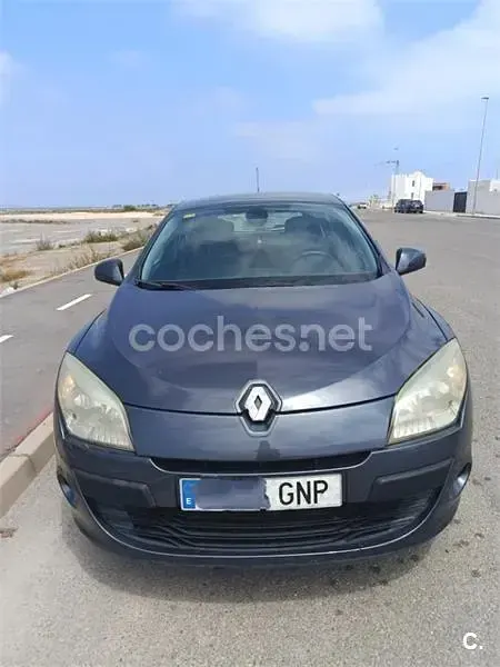Usado Renault Mégane Dynamique 105 CV (77 kW) 2009 Gris / plata Berlina