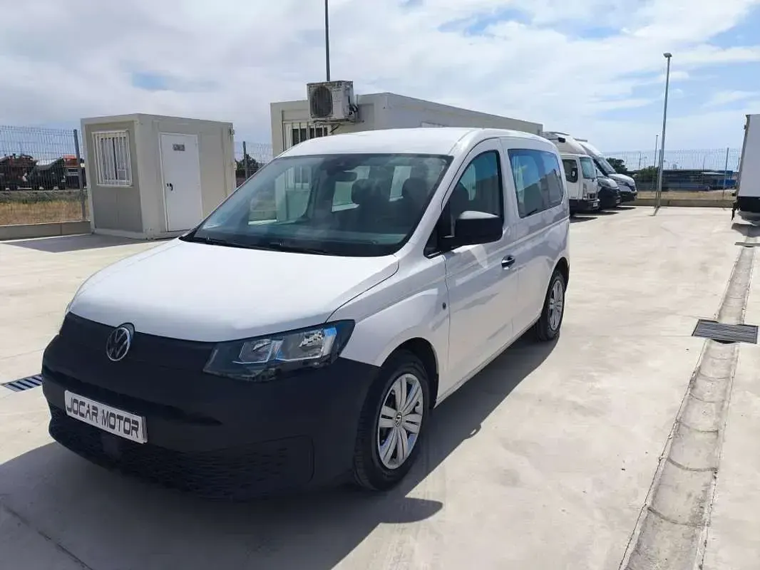 Usado VW Caddy 102 CV (75 kW) 2021 Blanco Monovolumen