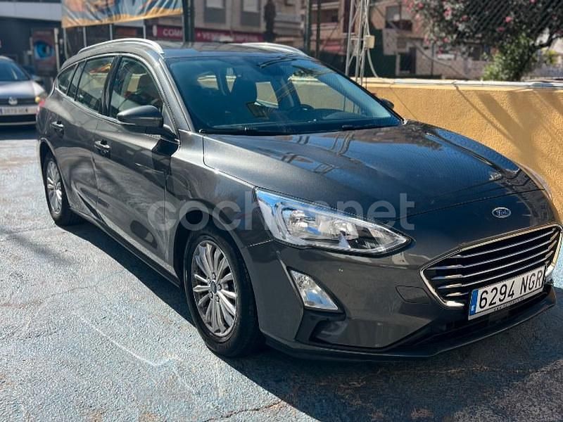 Begagnad Ford Focus Trend 120 HK (88 kW) 2019 Grå Kombi