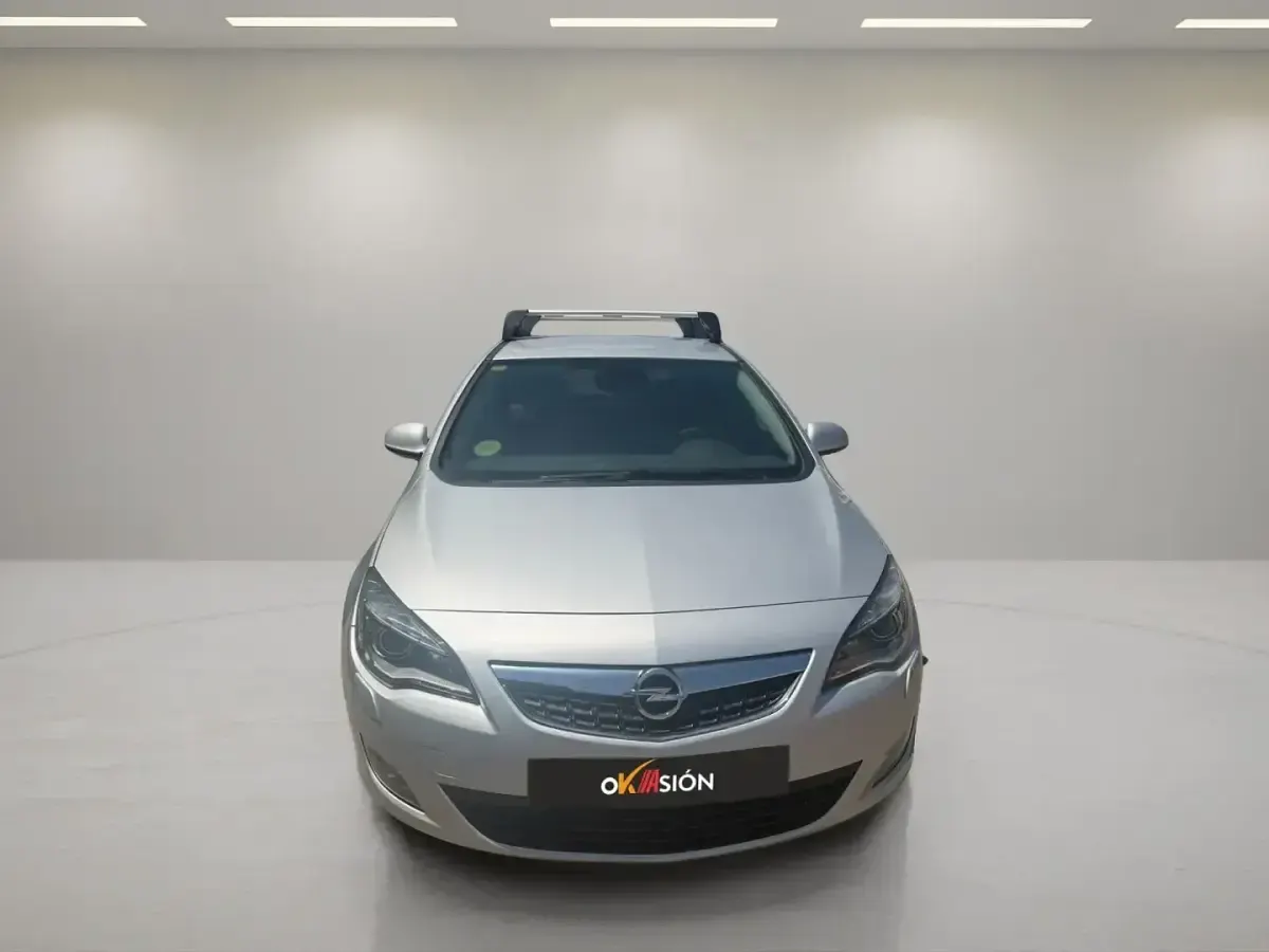 Usado Opel Astra Cosmo 125 CV (91 kW) 2011 Gris Utilitario
