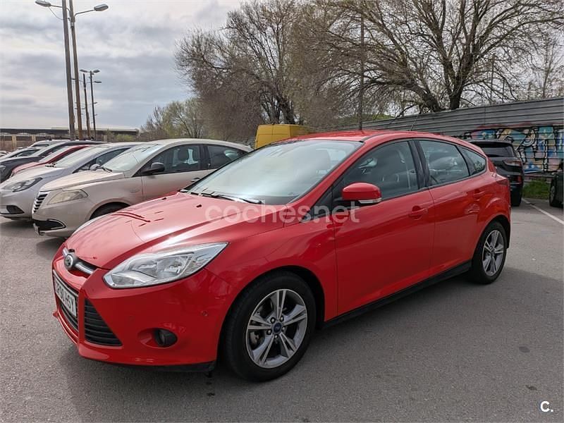 Usado Ford Focus Trend 125 CV (91 kW) 2013 Rojo Berlina
