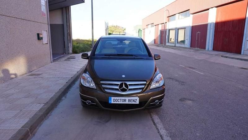 Usado Mercedes B200 193 CV (141 kW) 2009 Marrón Monovolumen