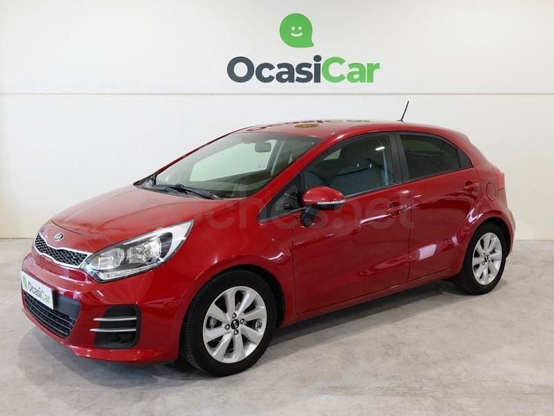 Usado Kia Rio 84 CV (61 kW) 2015 Rojo Berlina
