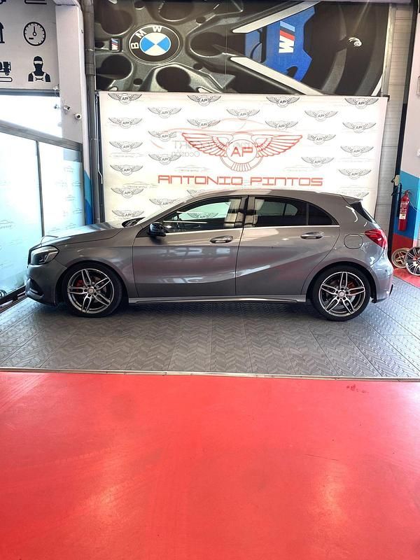 Usado Mercedes A200 AMG line 136 CV (100 kW) 2016 Gris / plata Berlina