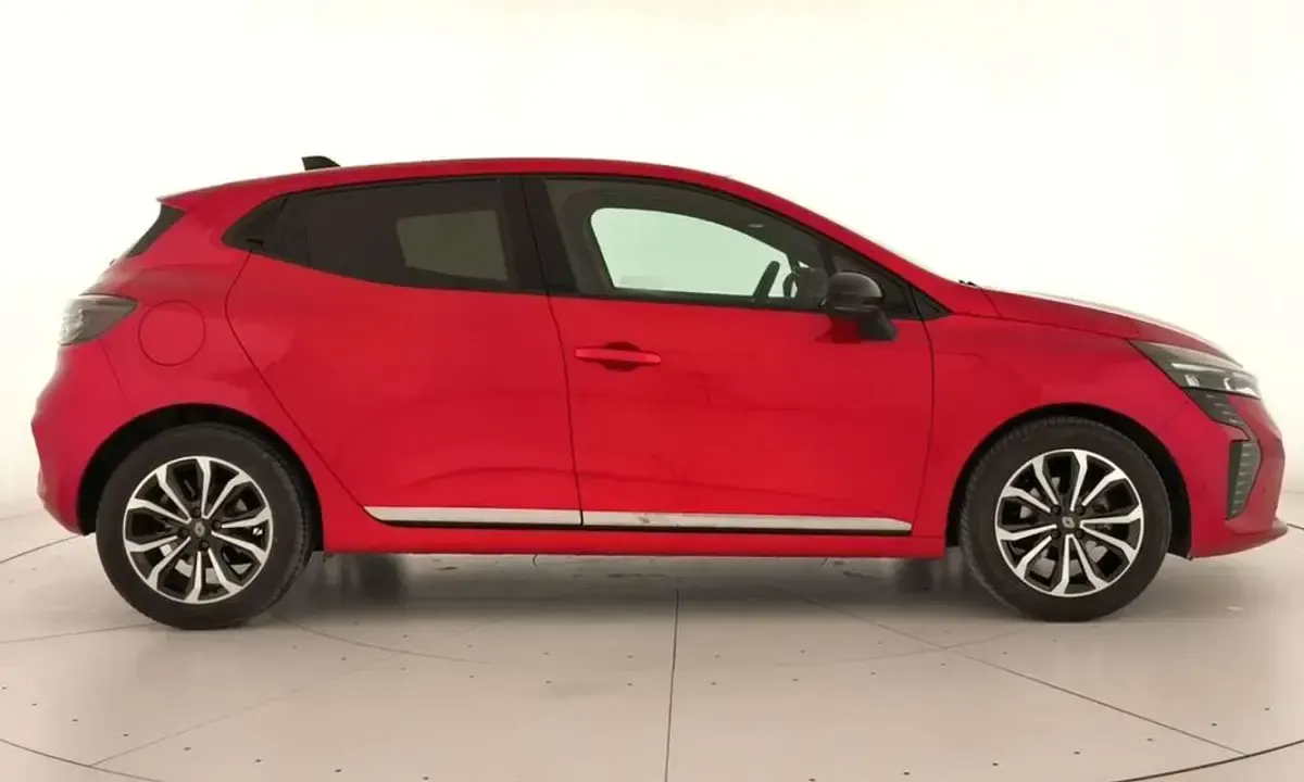 Usado Renault Clio Techno 99 CV (72 kW) 2025 Rojo Utilitario