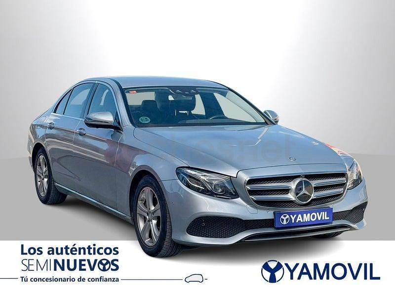 Usado Mercedes E300 245 CV (180 kW) 2017 Gris / plata Berlina