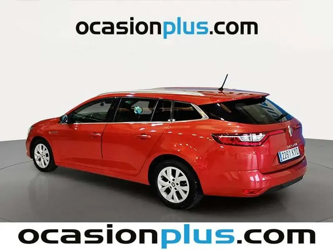 Usado Renault Mégane GrandTour LIMITED 140 CV (102 kW) 2019 Rojo Familiar