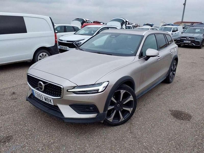 Usado Volvo V60 CC Ultimate 197 CV (144 kW) 2022 Gris Familiar