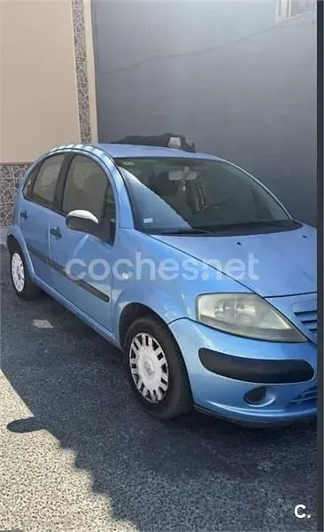 Usado Citroën C3 61 CV (44 kW) 2003 Azul Berlina