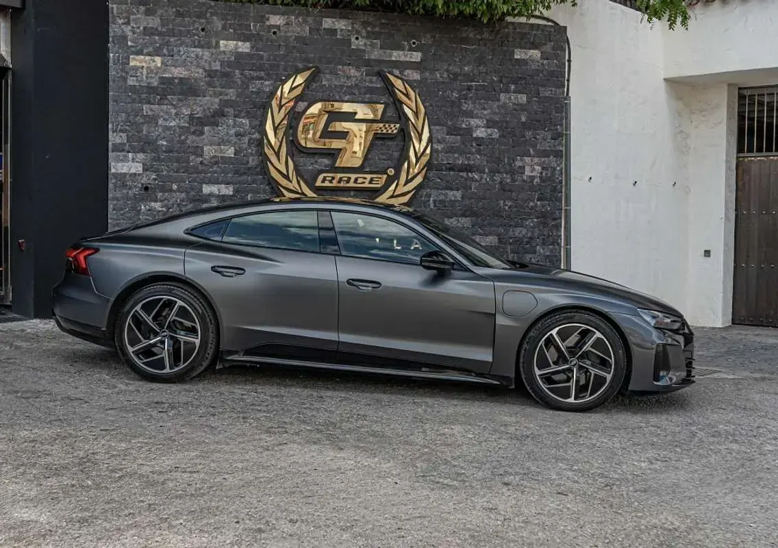Usado Audi e-tron GT quattro Premium 350 kW (476 CV) 2021 Gris Berlina
