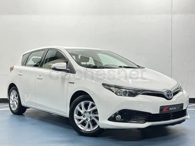 Usado Toyota Auris Hybrid Active 136 CV (100 kW) 2019 Blanco Berlina