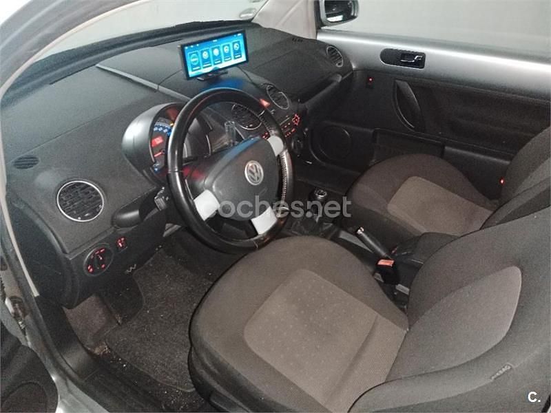 Usado VW New Beetle 102 CV (75 kW) 2008 Gris / plata Utilitario