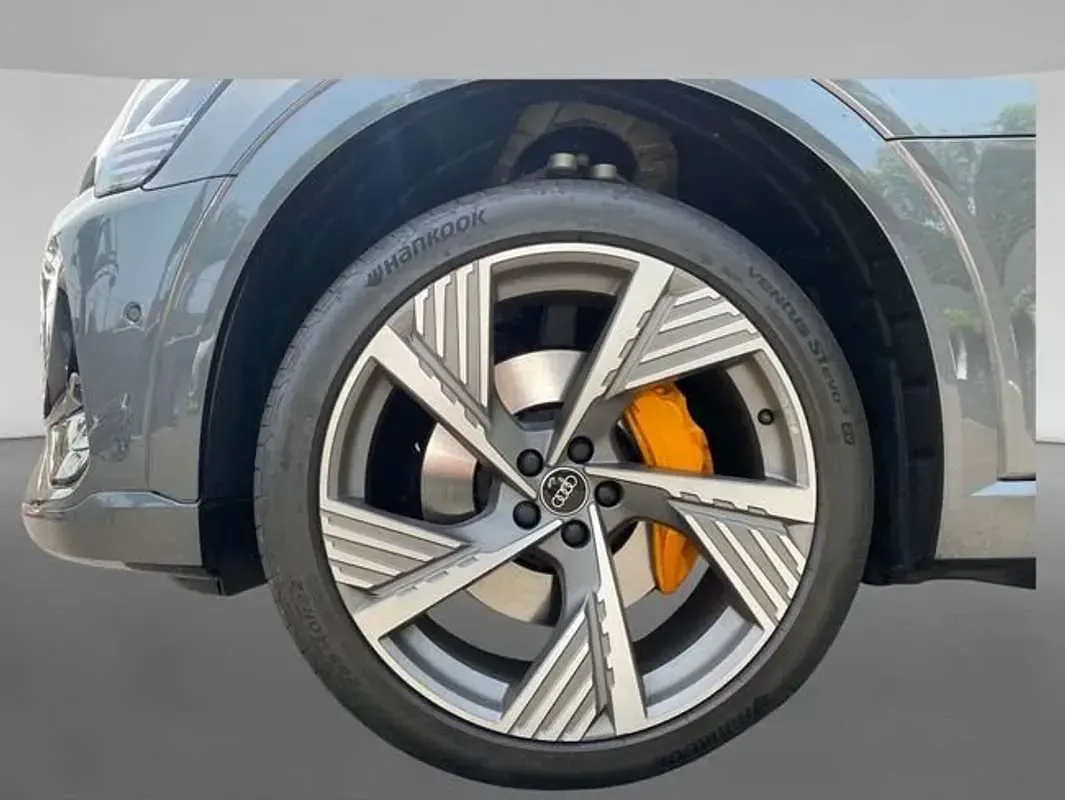 Usado Audi e-tron Sportback S-Line 300 kW (408 CV) 2023 Gris SUV