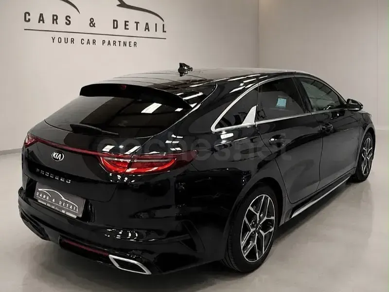 Usado Kia ProCeed GT-Line 140 CV (102 kW) 2020 Negro Familiar
