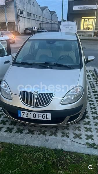 Usado Lancia Musa 95 CV (69 kW) 2006 Beige Monovolumen