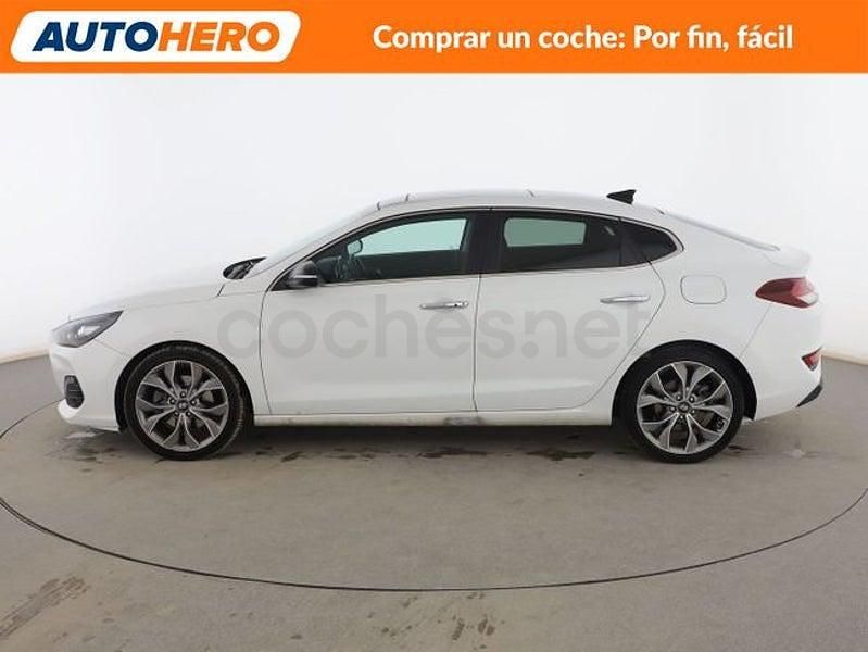 Usado Hyundai i30 Style 140 CV (102 kW) 2018 Blanco Berlina