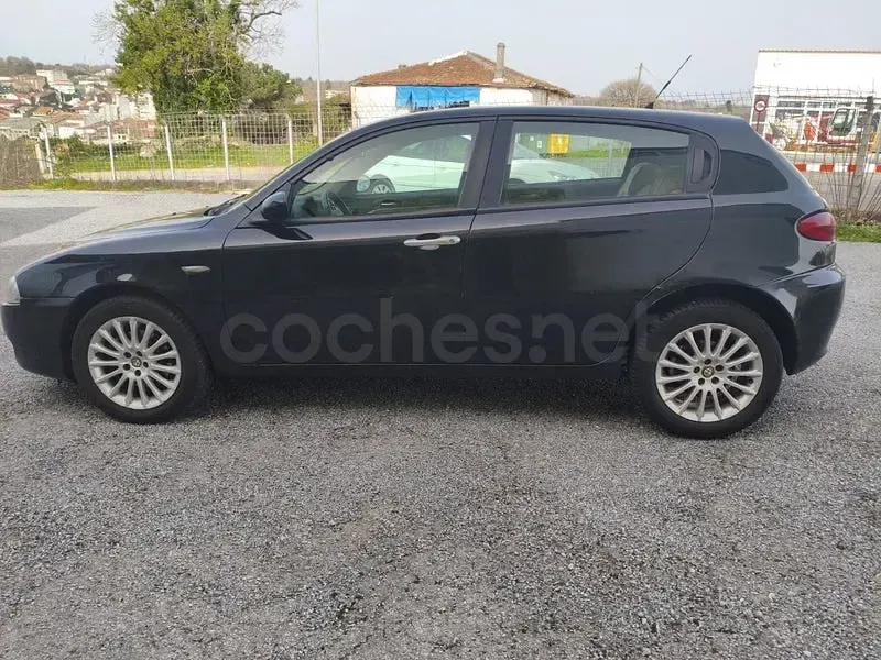 Usado Alfa Romeo 147 Distinctive 120 CV (88 kW) 2008 Negro Utilitario