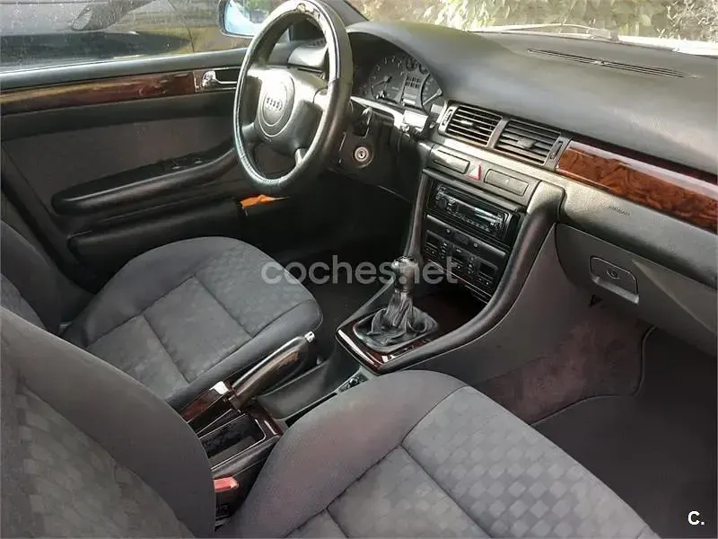 Usado Audi A6 150 CV (110 kW) 1999 Negro Familiar