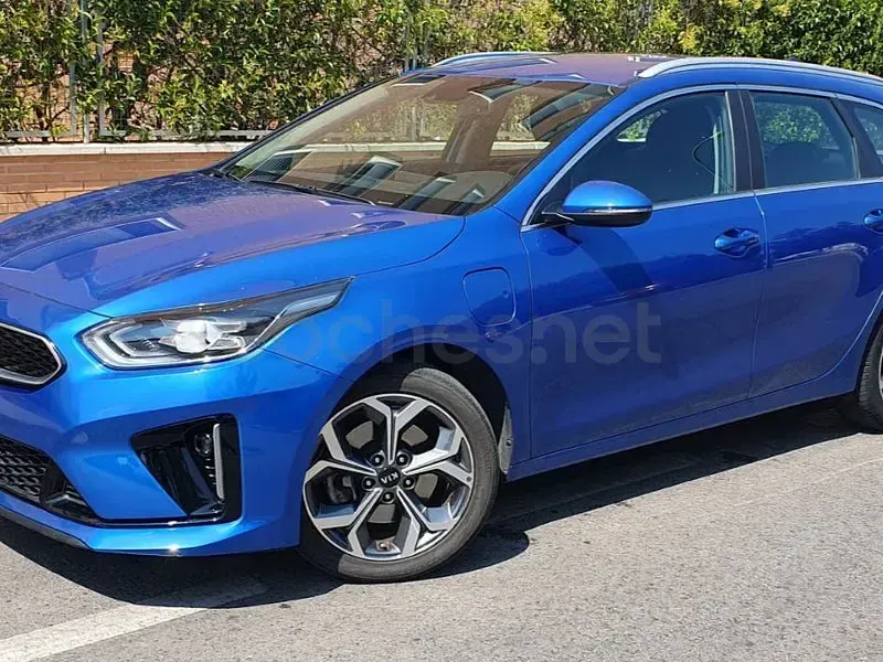 Usado Kia Ceed 141 CV (103 kW) 2022 Azul Utilitario