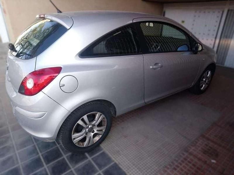 Usado Opel Corsa 86 CV (63 kW) 2012 Gris Utilitario