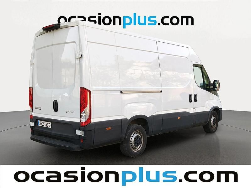 Usado Iveco Daily 156 CV (114 kW) 2023 Blanco Familiar