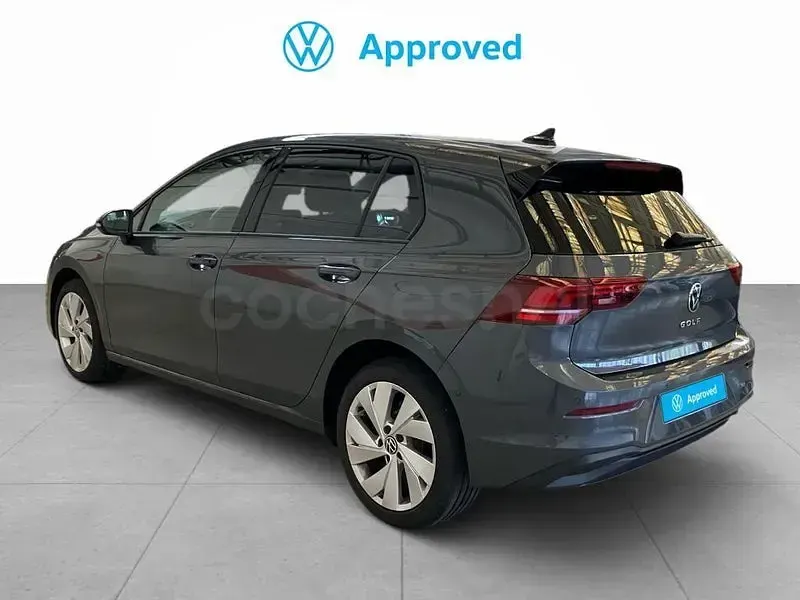 Usado VW Golf VIII 115 CV (84 kW) 2025 Gris / plata Berlina