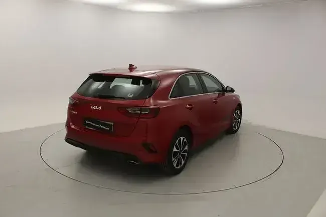 Usado Kia Ceed 100 CV (73 kW) 2025 Rojo Utilitario