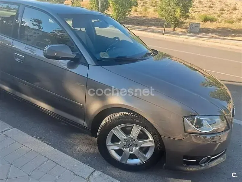 Usado Audi A3 Ambiente 125 CV (91 kW) 2011 Gris / plata Utilitario