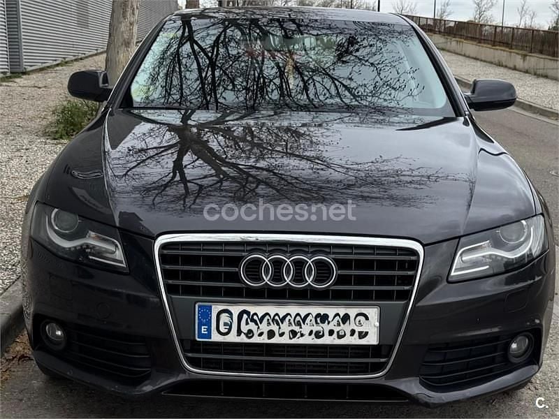 Usado Audi A4 Premium 143 CV (105 kW) 2012 Gris / plata Berlina