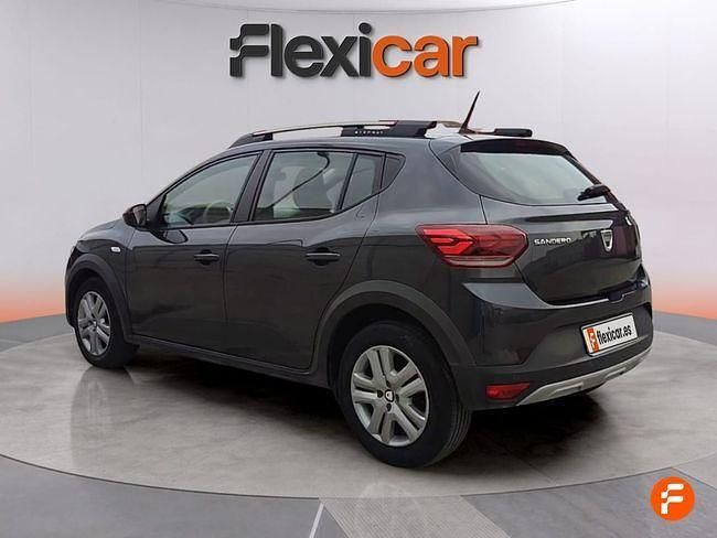 Usado Dacia Sandero Comfort 101 CV (74 kW) 2022 Gris Utilitario