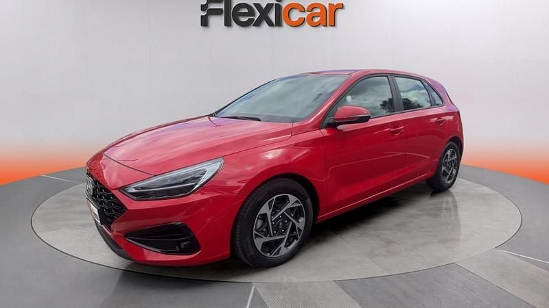 Usado Hyundai i30 120 CV (88 kW) 2024 Rojo Berlina