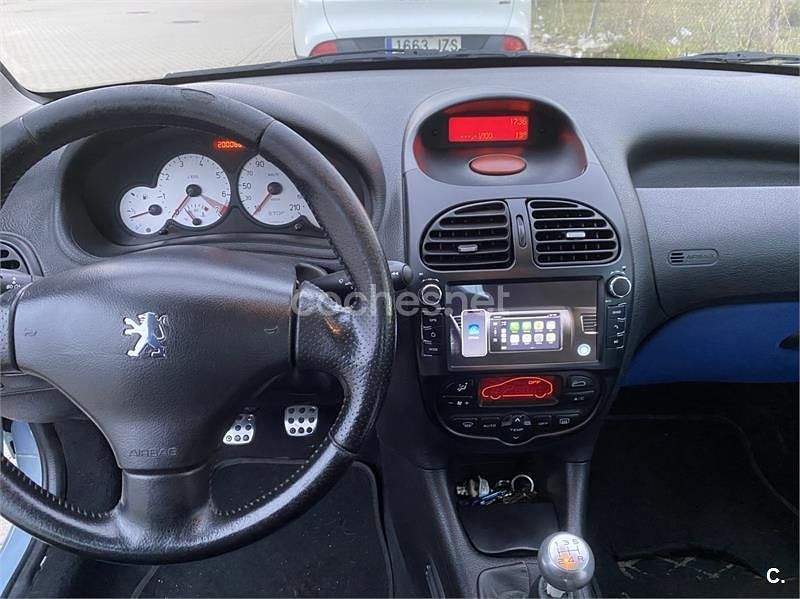 Usado Peugeot 206 138 CV (101 kW) 2002 Azul Descapotable
