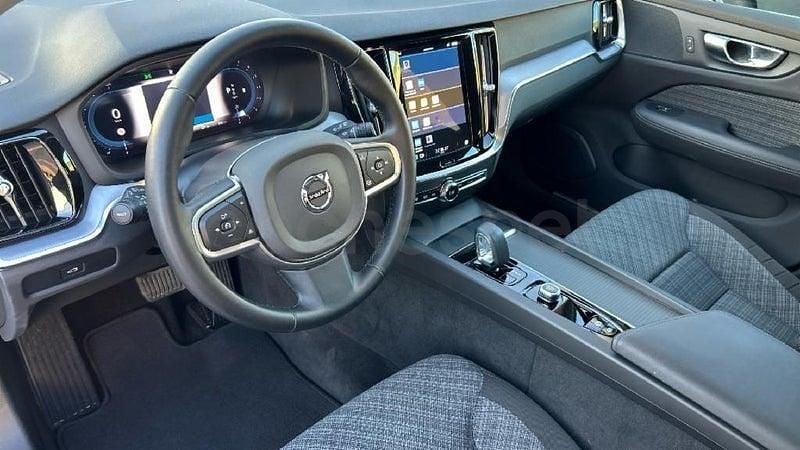 Begagnad Volvo V60 Core 197 HK (144 kW) 2025 Svart Kombi