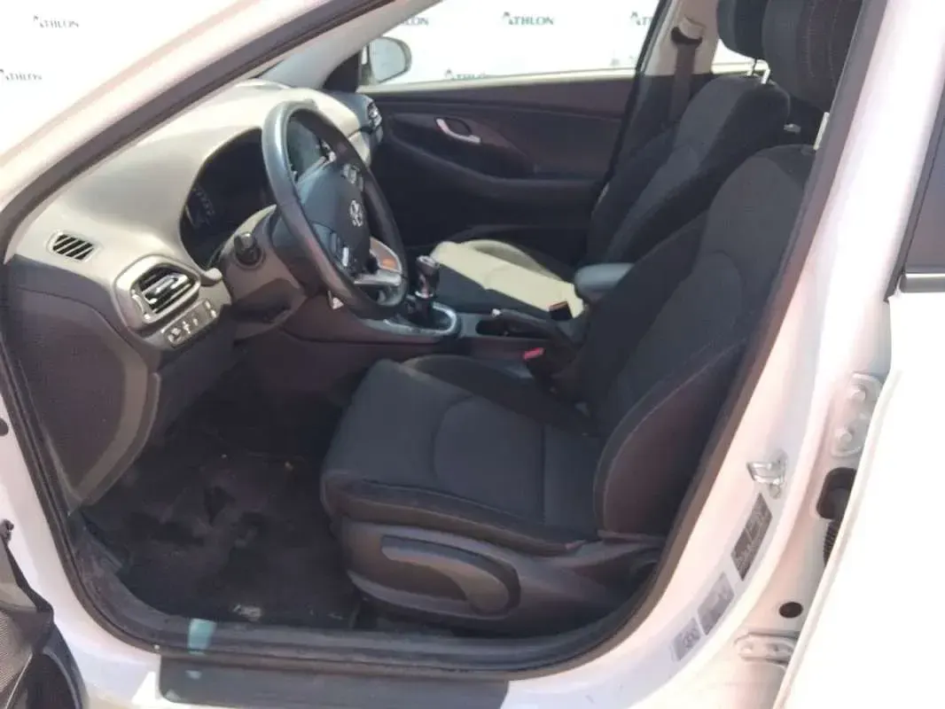 Usado Hyundai i30 120 CV (88 kW) 2022 Blanco Utilitario