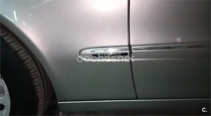 Usado Mercedes E270 Elegance 177 CV (130 kW) 2005 Beige Berlina