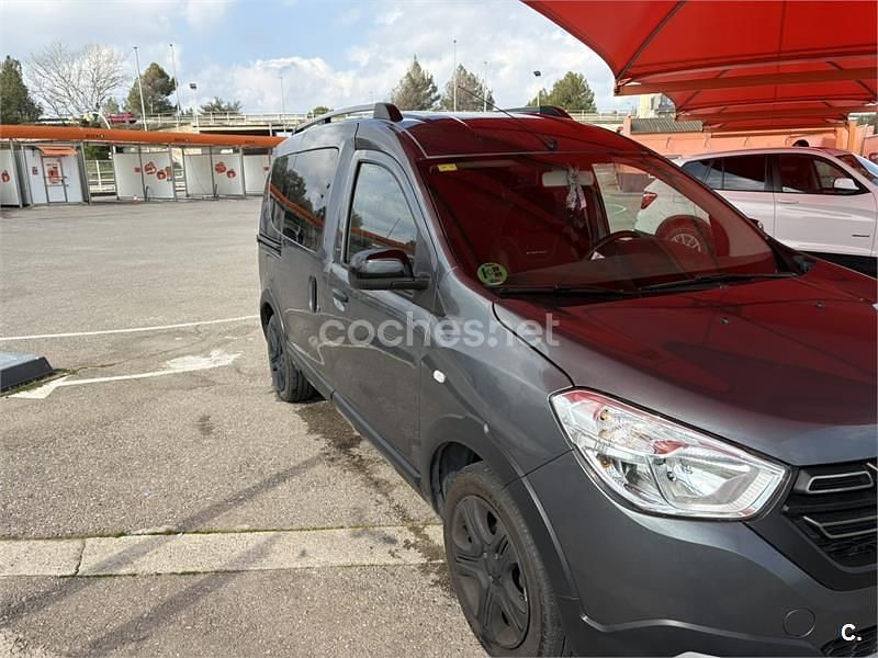 Usado Dacia Dokker 90 CV (66 kW) 2018 Gris / plata Monovolumen