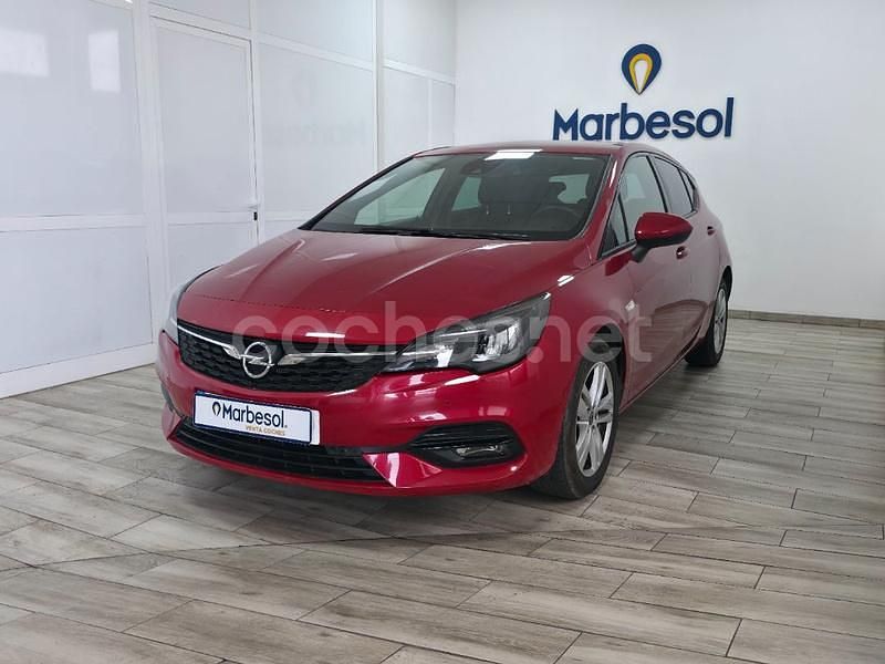 Usado Opel Astra Selective 110 CV (80 kW) 2020 Granate Berlina