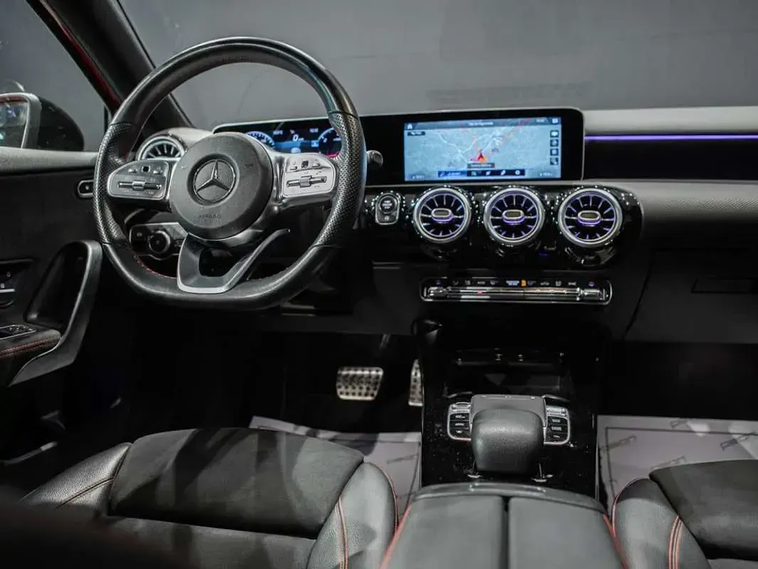 Usado Mercedes A200 150 CV (110 kW) 2019 Rojo Utilitario