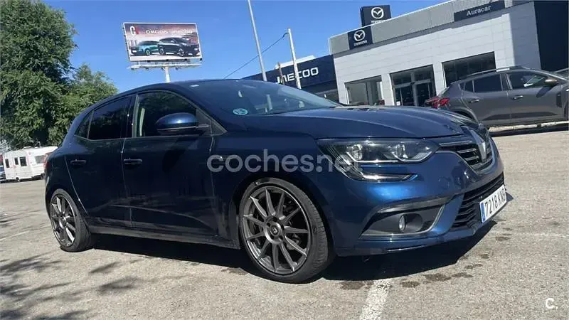 Usado Renault Mégane Zen 130 CV (95 kW) 2018 Azul Berlina