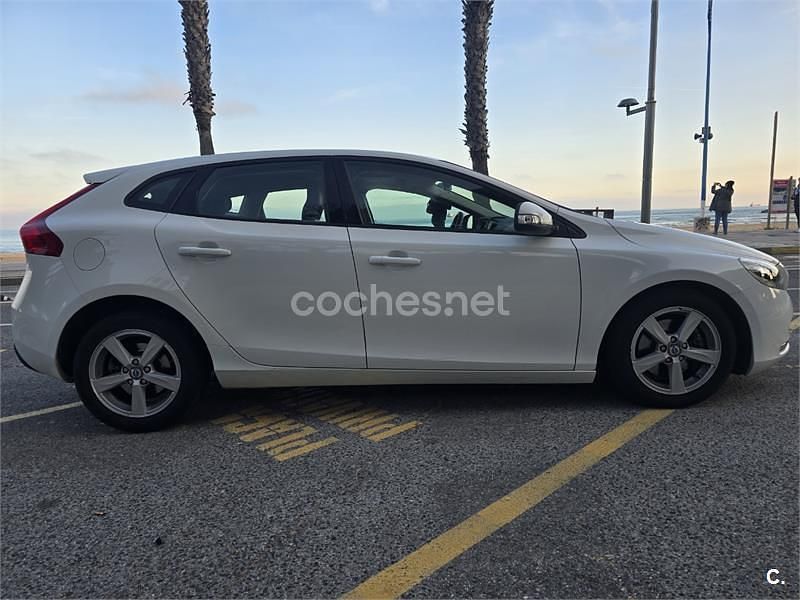 Usado Volvo V40 Momentum 115 CV (84 kW) 2014 Blanco Berlina