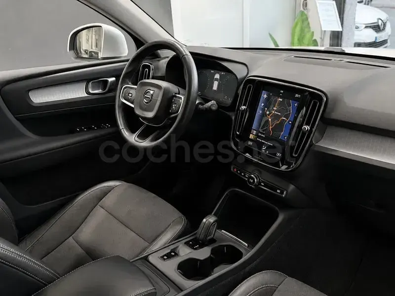 Usado Volvo XC40 Momentum 163 CV (119 kW) 2021 Blanco SUV