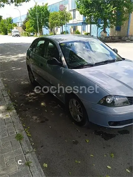 Usado Seat Ibiza Sport 100 CV (73 kW) 2002 Azul Utilitario