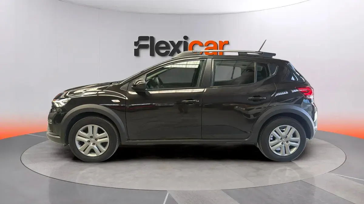 Usado Dacia Sandero Comfort 101 CV (74 kW) 2022 Negro Berlina